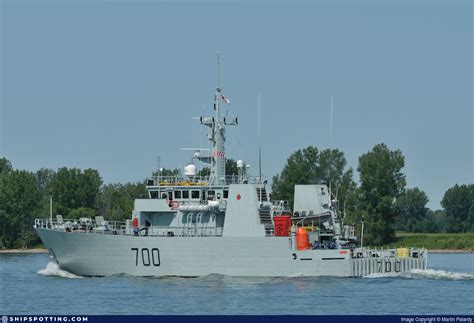 HMCS Kingston MM700 IMO 9059456