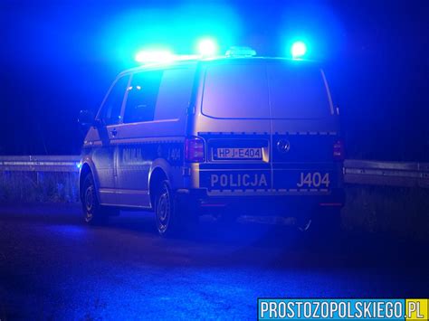 Policjanci poszukują świadków potrącenia kobiety na przejściu