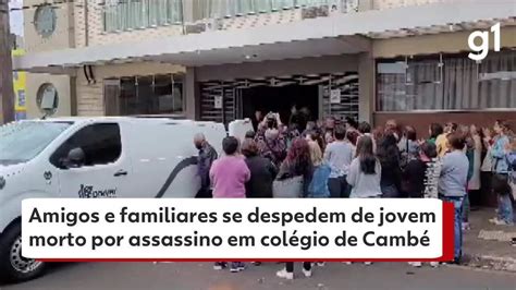 Vídeo Amigos e familiares se despedem de jovem morto por assassino em