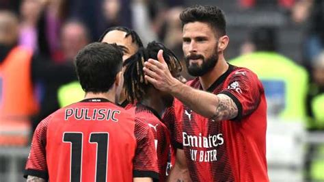 Serie A Contestazione A San Siro Il Milan Non Va Oltre Il Pari Contro