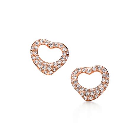 Elsa Peretti® Open Heart 18k 玫瑰金鑲鑽鏤空心形耳環。 Tiffany And Co