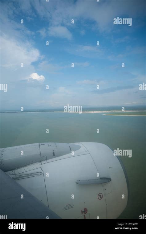 Aircraft window seat view hi-res stock photography and images - Alamy