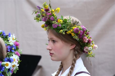 Traditional latvian flower wreath for summer solstice. Baltics ...