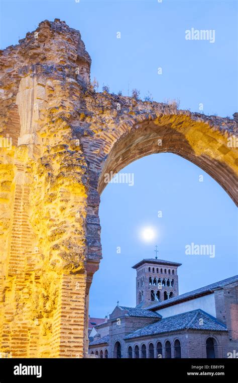 Iglesia De San Tirso En Sahag N Camino De Santiago Le N Espa A