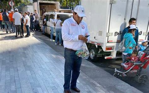 Acarreados AMLO Fest zocalo primer año de gobierno lunch boing sandwich