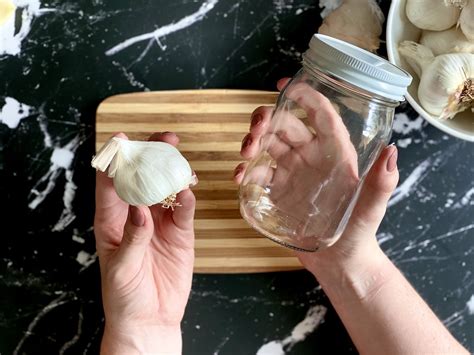 How To Peel Garlic Quickly And Easily Carving A Journey