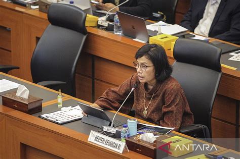 Sri Mulyani Patok Konsumsi Rumah Tangga Tumbuh Persen