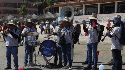 Agrada al Alcalde de Mazatlán imponer Récord Guinness de la tocada de