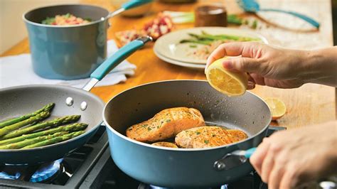 Rachael Ray's 12-piece cookware set has all the essentials—in adorable ...