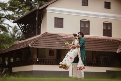 Traditional Style Pre Wedding Photoshoot At Kunnathur Mana Heritage