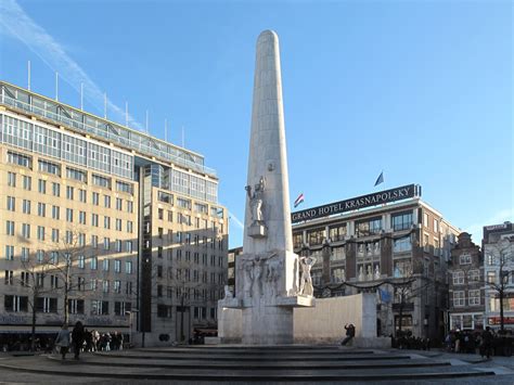 Pomnik Pamięci Narodowej na Placu Dam