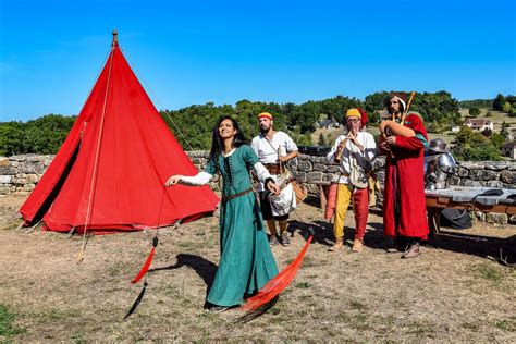 Carlux la Fête des crêpes au château médiéval