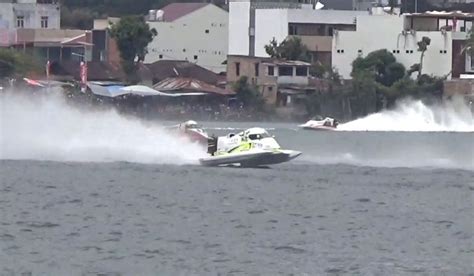 Rusty Wyatt Juara F1 Powerboat Toba 2024