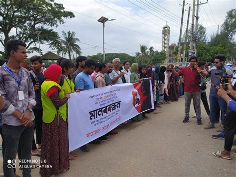 নোয়াখালীতে স্কুলছাত্রী অদিতিকে গলা কেটে হত্যা জড়িতদের শাস্তির দাবিতে