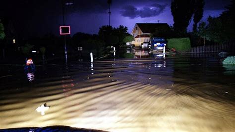 Heftige Regenf Lle Feuerwehren Nach Schwerem Unwetter Im Dauereinsatz