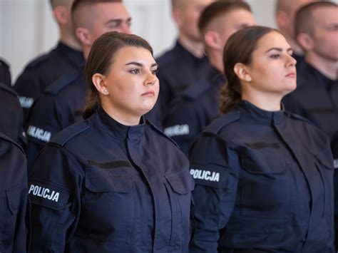 46 nowych policjantów ślubowało strzec porządku i bezpieczeństwa