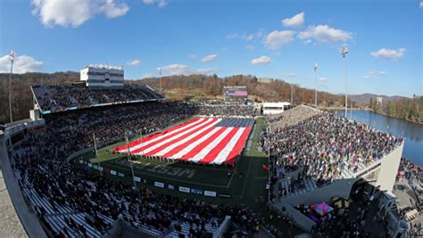 Best College Football Stadiums Ranking The Ncaa Best And Biggest