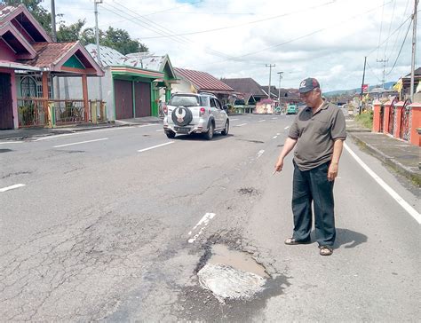 Jalan Lintas Banyak Memakan Korban Kondisi Rusak Dan Berlobang