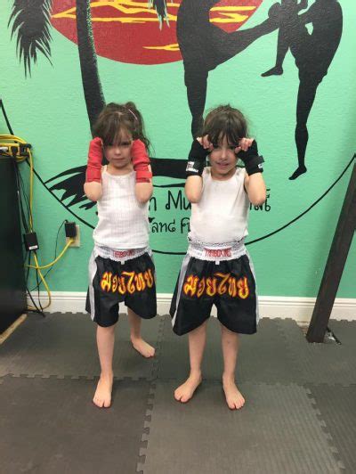 How To Wrap Your Hands For Muay Thai Koh Muay Thai Brandon