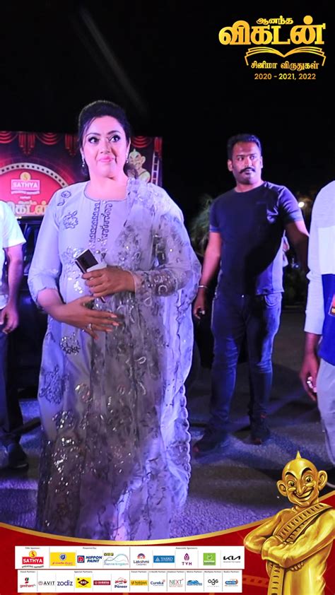 Charming Actress Meena At Ananda Vikatan Cinema Awards 2023 Meena