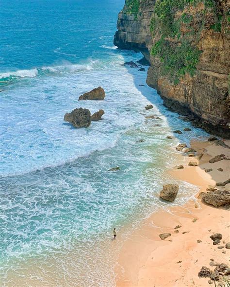 Pantai Karang Payung Wonogiri