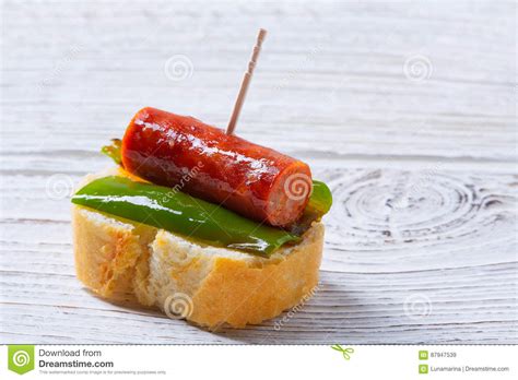 Chistorra De Los Pintxos De Los Pinchos Con Tapas De La Pimienta Imagen