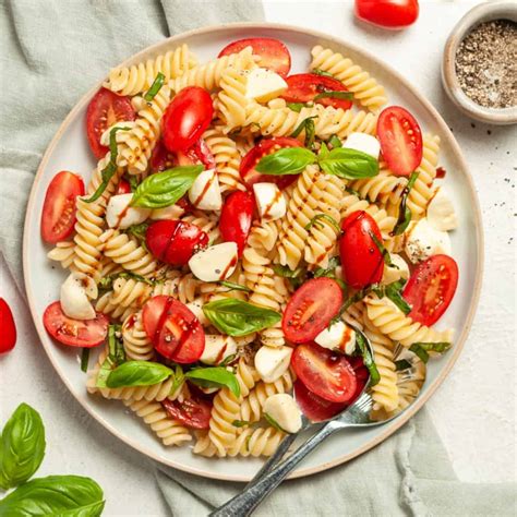 Caprese Pasta Salad It S Not Complicated Recipes