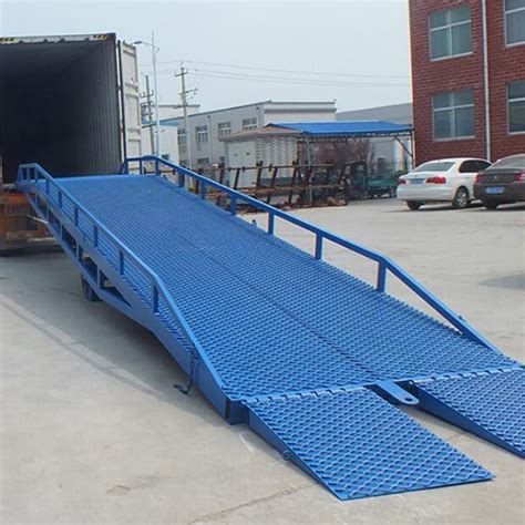 Portable Warehouse Loading Ramps Mobile Hydraulic Dock Ramp For