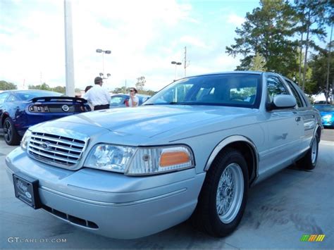 2000 Silver Frost Metallic Ford Crown Victoria LX Sedan 87618063 Photo