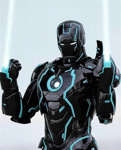 Marvel Comics: Tony Stark - The Legendary Iron Man