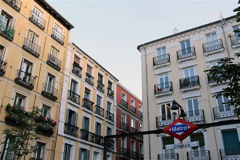 Chueca y Lavapiés tour histórico por la realidad religiosa y LGTBI de