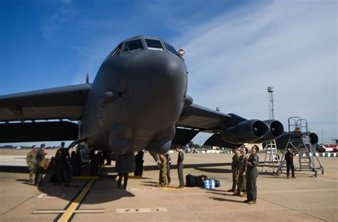 Llegan a la base Española de Morón cuatro bombarderos B 52H de la