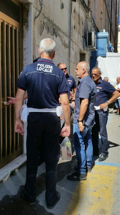 Verande E Case Abusive Cinque Sequestri Della Polizia Locale Ad Anzio