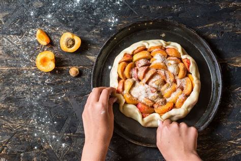 Christophe Michalak D Voile Sa Recette De Famille De Tarte Aux Abricots