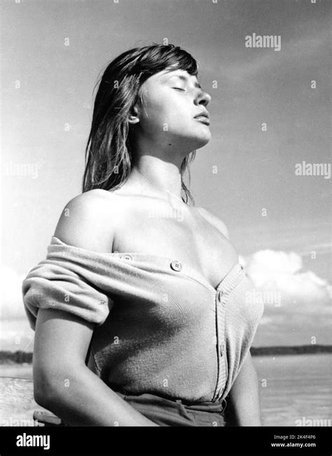 HARRIET ANDERSSON in SOMMAREN MED MONIKA / SUMMER WITH MONIKA 1953 director INGMAR BERGMAN novel ...