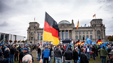 Extremismus Regierungsviertel Tausende Teilnehmer Bei Afd