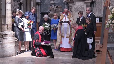 Watch Stephen Hawking S Ashes Buried In Westminster Abbey Metro Video