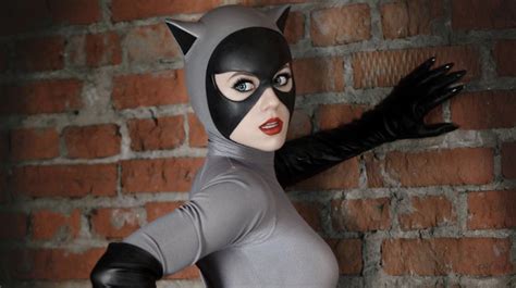 BATMAN THE ANIMATED SERIES Catwoman Cosplay | FizX