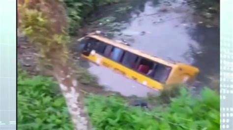 Santo Domingo Vuelco De Bus Deja 2 Fallecido Y 29 Heridos Rts