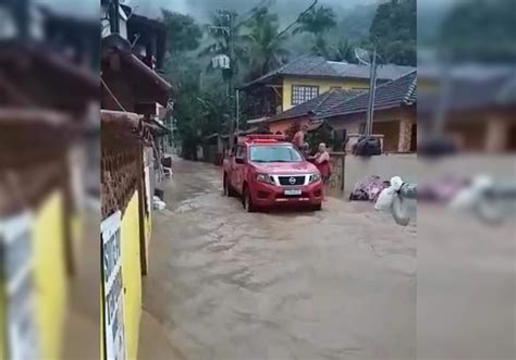 V Deos Temporal Causa Destrui O Transtornos E Mortes No Rio E Em