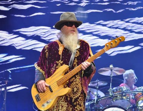 The Story Behind Dusty Hill S Favourite Fender Bass Guitar