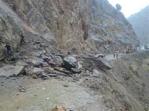 Landslide Occurred In Ramban And Banihal जम्मू कश्मीर के रामबन और बनिहाल में लैंडस्लाइड Nh 44