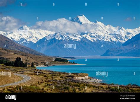 Lake Pukaki and Mt Cook (Aoraki), Mount Cook National Park, South ...