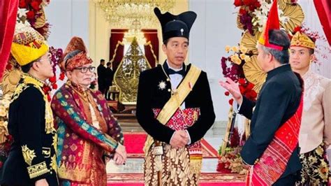 Hut Ri Ke Presiden Joko Widodo Kenakan Pakaian Panglima Raja