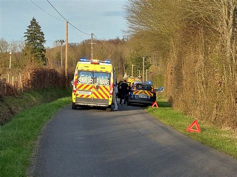 Sarthe Collision Voiture Contre Pi Ton Un Bless Grave