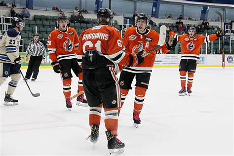 Clippers Win 7th In A Row 2 1 Over Langley Nanaimo Clippers