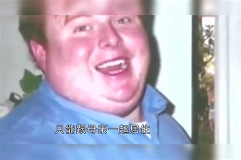 630斤男子被母亲赶出家门，整天打游戏，还说要吃到死 家门 母亲 男子