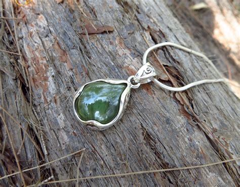 Green Garnet Pendant | Ozmomo Jewellery