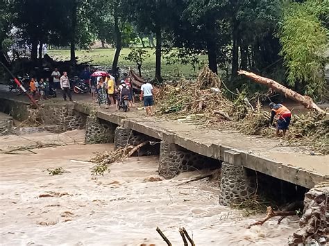 Sumbawa Diterjang Banjir Bandang Belasan Rumah Hanyut Dan Ternak Mati