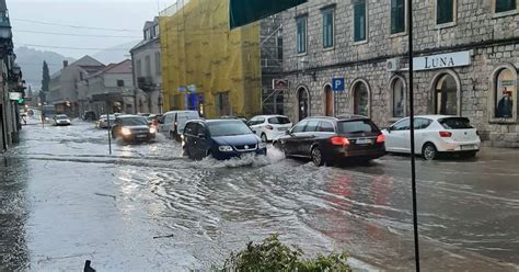 Nevrijeme pogodilo Trebinje kiša potopila ulice VIDEO